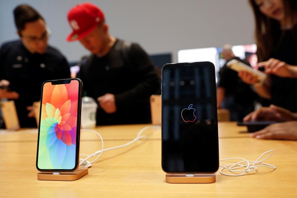 Bir küvet bozuk parayla iPhone XS satın aldı