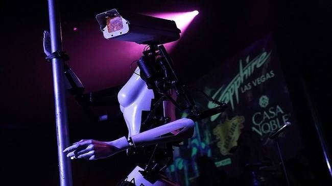 DANSÇI ROBOTLAR
