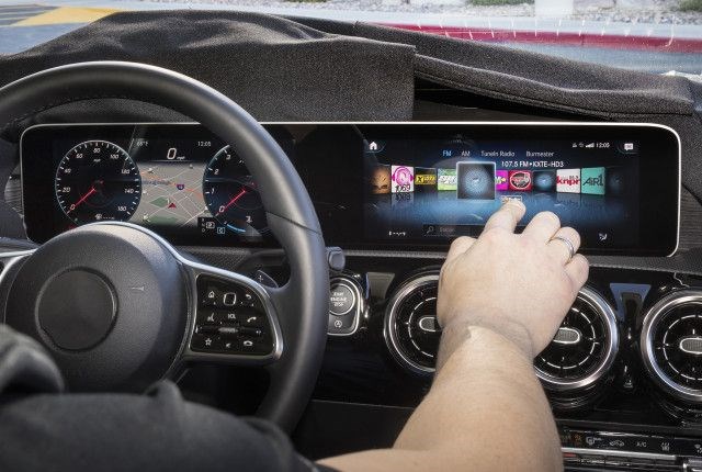 MERCEDES-BENZ'DEN YENİ MULTİMEDYA SİSTEMİ