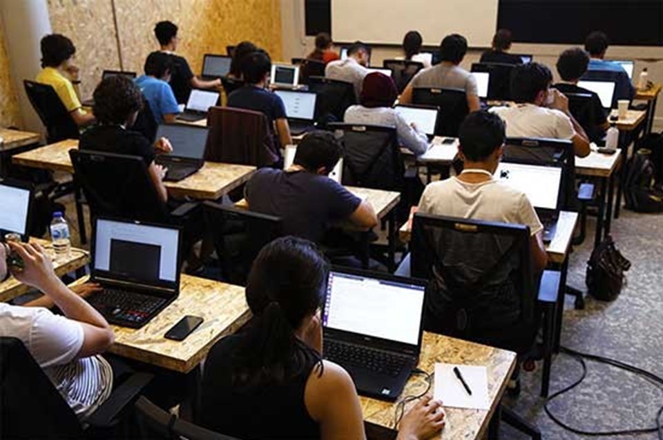 Kamp’ın son günü düzenlenen algoritma yarışmasının ödüllerini Arçelik, kamp  boyunca kahveleri Nescafe, enerji içeceklerini Redbull ve suları Bisu sağlarken ve  iletişim  çalışalarına Bundle destek oldu.