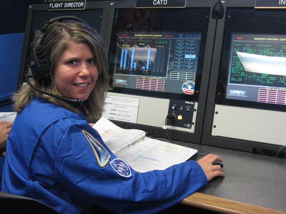 "ÖĞRETMENLERE SESLENİP, GELECEĞİN BİLİM İNSANLARINA ERİŞİYORUZ"