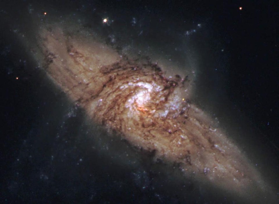 Hubble'dan masal gibi görüntüler