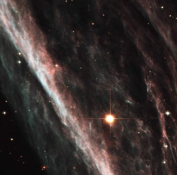 Hubble'dan masal gibi görüntüler