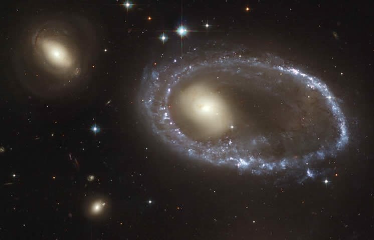 Hubble'dan masal gibi görüntüler