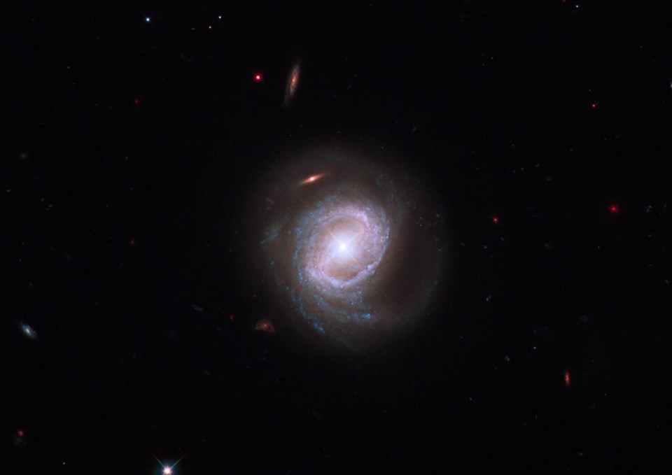 Hubble'dan masal gibi görüntüler