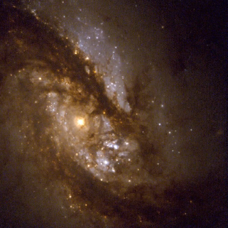 Hubble'dan masal gibi görüntüler