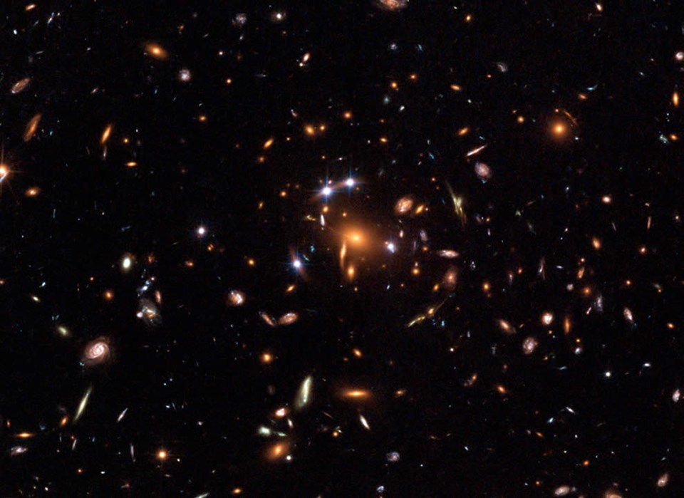 Hubble'dan masal gibi görüntüler