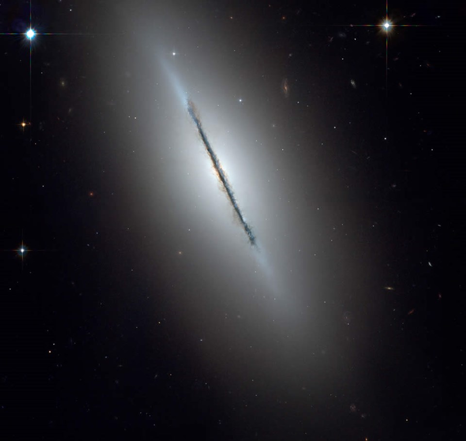 Hubble'dan masal gibi görüntüler