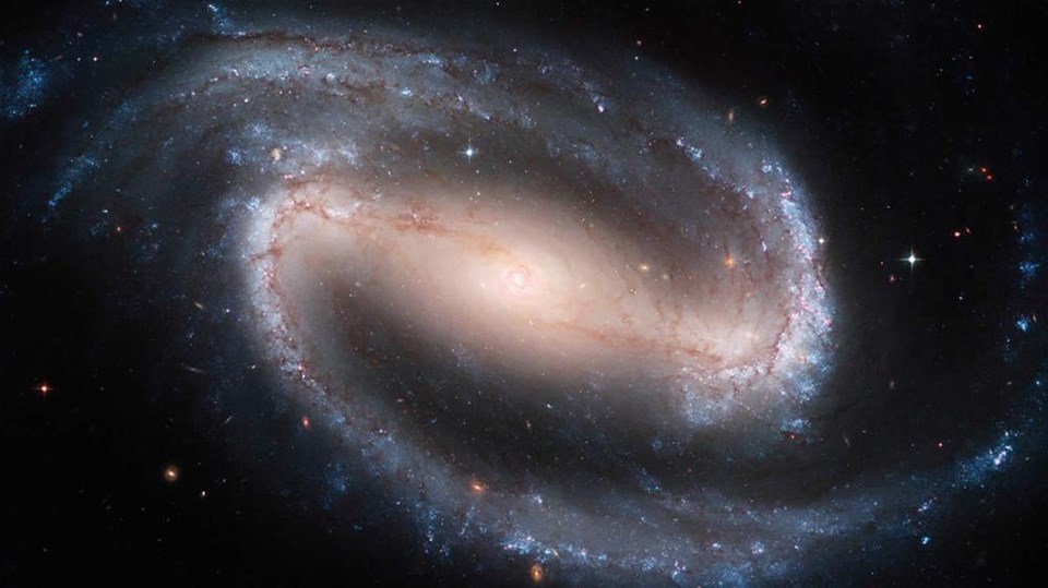 Hubble'dan masal gibi görüntüler