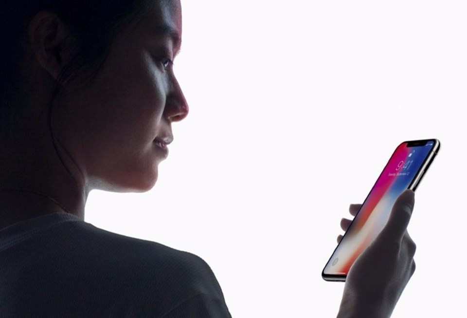APPLE'IN CEO'SU TİM COOK'TAN ELEŞTİRİLERE YANIT: İPHONE X KAHVEDEN UCUZ