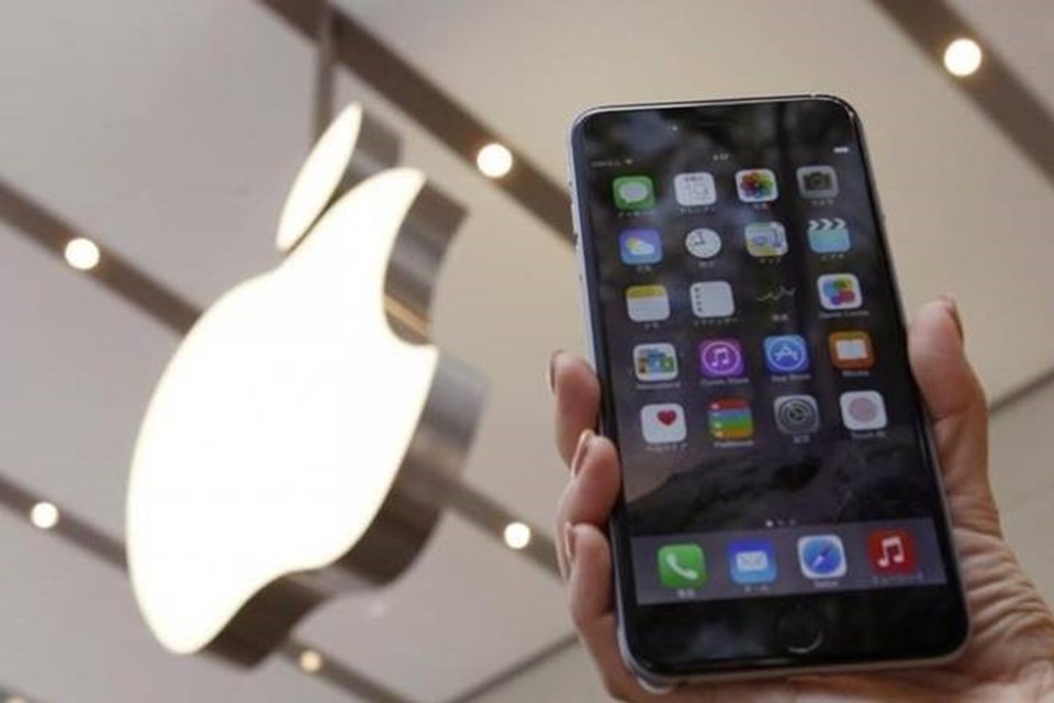 Bir önceki modellerde olduğu gibi kulaklık girişi bulunmayan model, eski tip kulaklıklara sahip kullanıcılar için 'Lightning - 3,5 mm Kulaklık Jakı Adaptörü' ile birlikte geliyor.