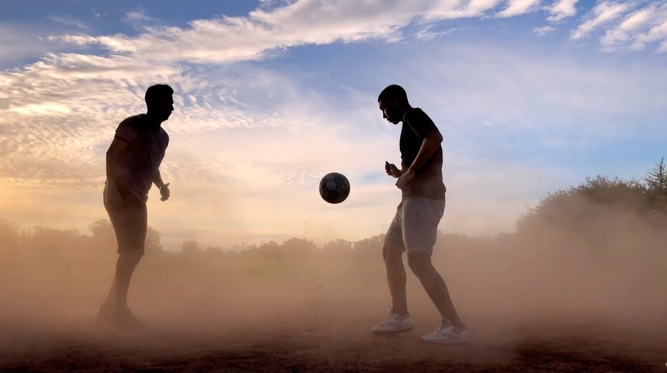 SELFİE ÇEKMEK İÇİN SES DÜĞMELERİNİ KULLANIN