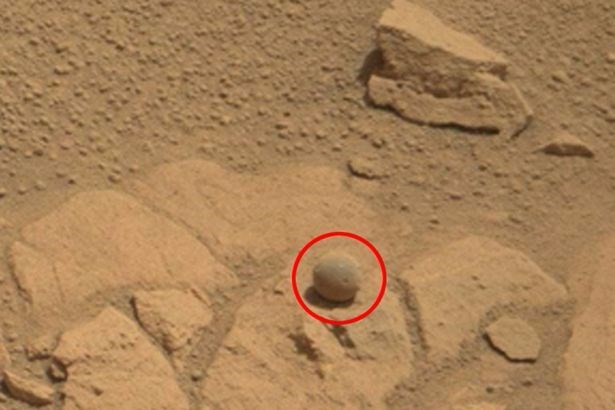 "MARS YÜZEYİNDE GİZEMLİ KÜRE GÖRÜNTÜLENDİ"