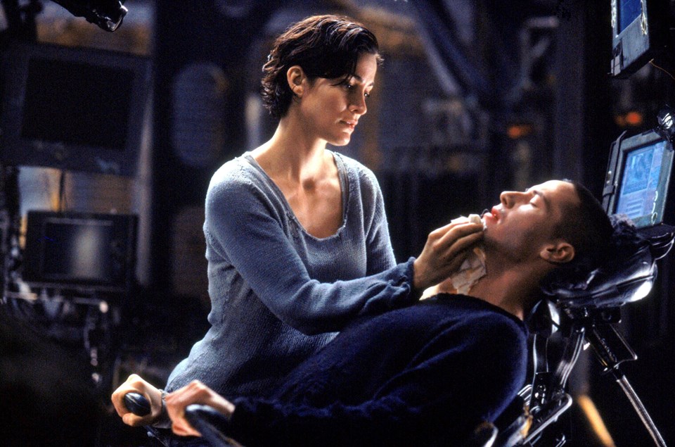 Keanu Reeves, Laurence Fishburne, Carrie-Anne Moss gibi isimlerin yer aldığı Matrix üçlemesi, gişede büyük bir başarı yakalamıştı.