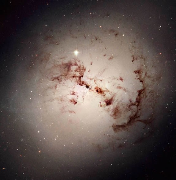 Hubble'dan masal gibi goruntuler