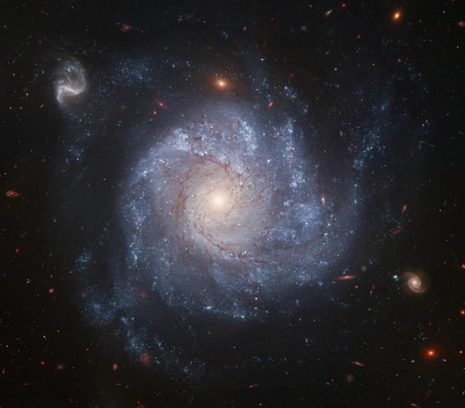 Hubble'dan masal gibi goruntuler