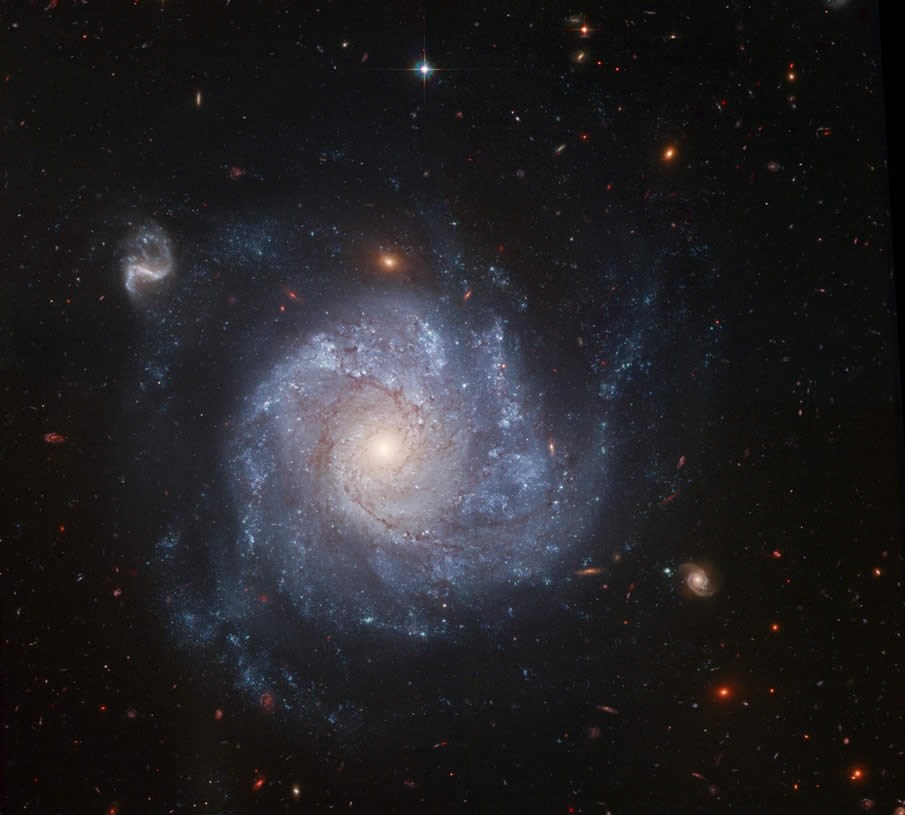 Hubble'dan masal gibi goruntuler