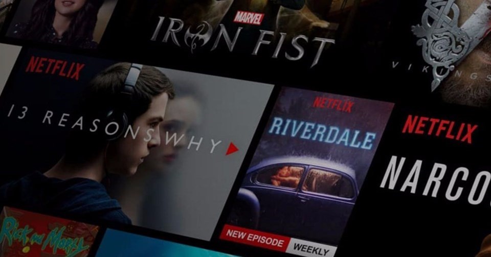 Netflix, Türkiye'deki kullanıcılarına aylık 15.99, 27.99 ve 39.99 TL olmak üzere üç farklı fiyat opsiyonu sunuyor.