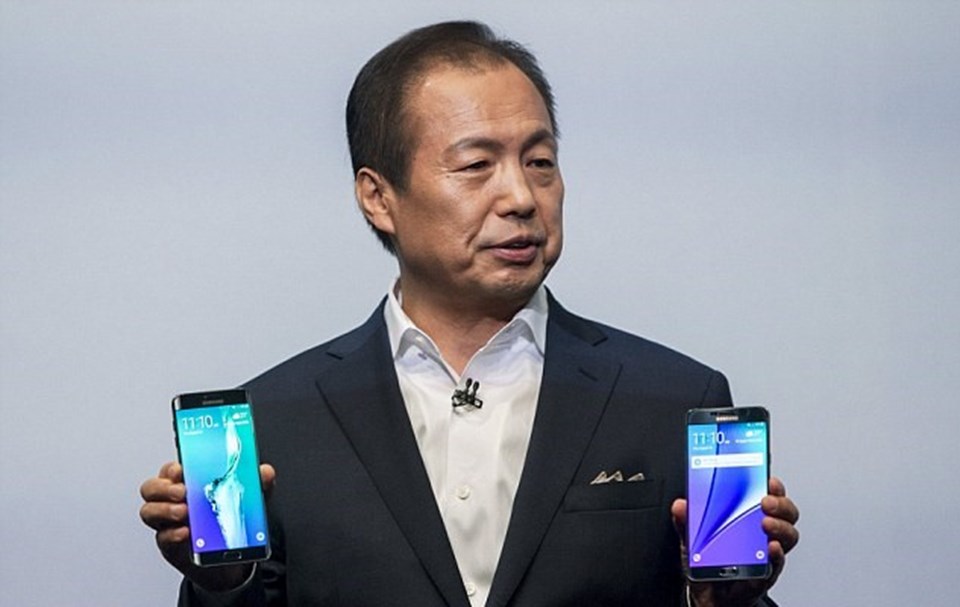 Samsung'un yeni modelleri, şirketin CEO'su J.K.Shin tarafından tanıtıldı.