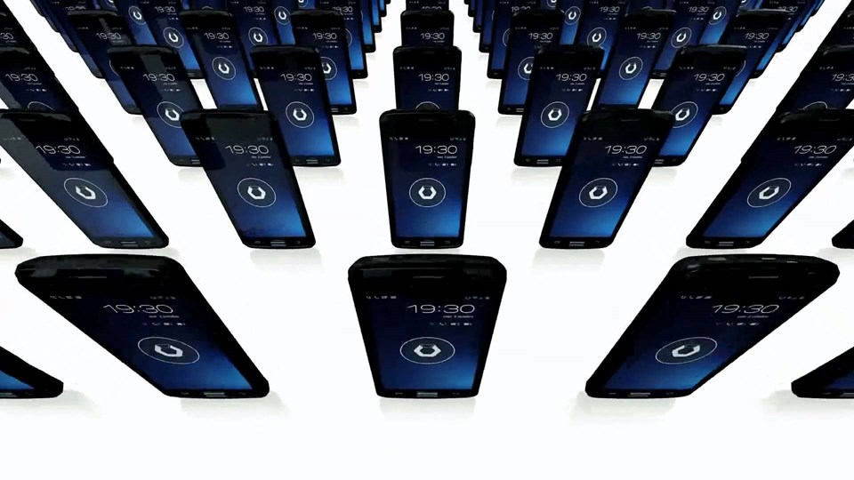 Hoox Hub: Hoox Hub otomatik olarak bir iletişim kanalının her zaman erişilebilir olmasını sağlayarak gecikmeden bir kanaldan diğerine geçiş yapılmasına olanak tanır. Bu nedenle, bir güvenlik ekibinin üyeleri, kamu 4G şebekesi yoksa veya görev için konuşlanmış özel 4G şebekesinden ayrılmış olsa bile iletişim kurmaya devam edebilir. Hoox Hub'ları otomatik ve sorunsuz bir şekilde en iyi ağı seçecek şekilde tasarlanmıştır. Hatta 4G kullanmadan Hoox Hub'lar arasında iletişim kurmak da mümkün.