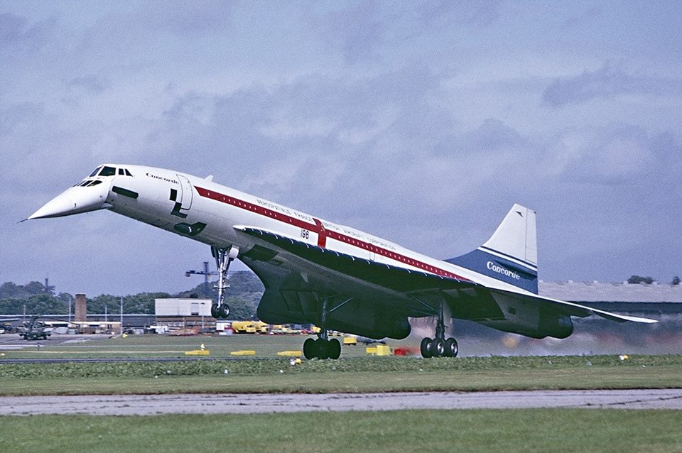 İngiliz-Fransız ortak yapımı Concorde, Londra-New York arasını üç buçuk saatte uçuyor.
