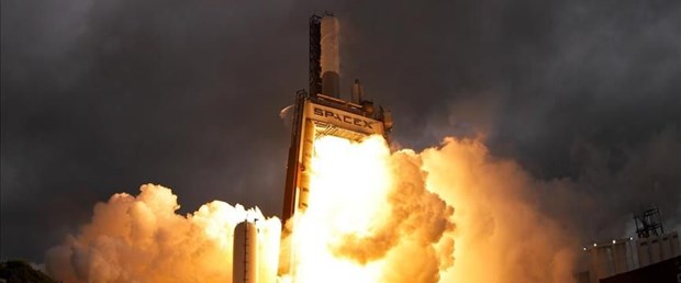 spacex yörüngeye gönderdi.jpg