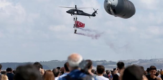 SOLOTÜRK ve Türk Yıldızları'nın gösterileri ilgiyle izleniyor TEKNOFEST'te 3 gün