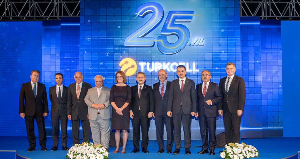 Turkcell yönetimi 25'inci yıl resepsiyonunda...