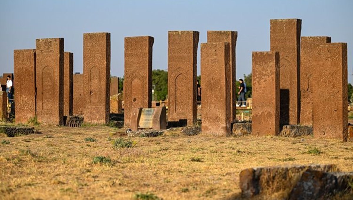 Selçuklu Meydan Mezarlığı'na ziyaretçi akını
