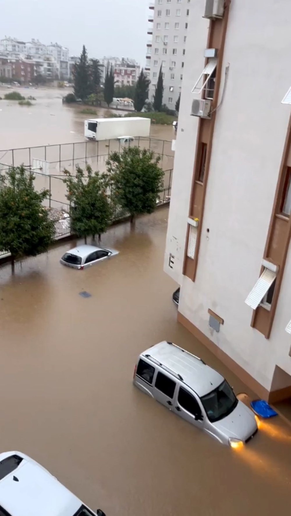 Antalya'da sel ve su baskını: 6  ilçede eğitime ara verildi - 4