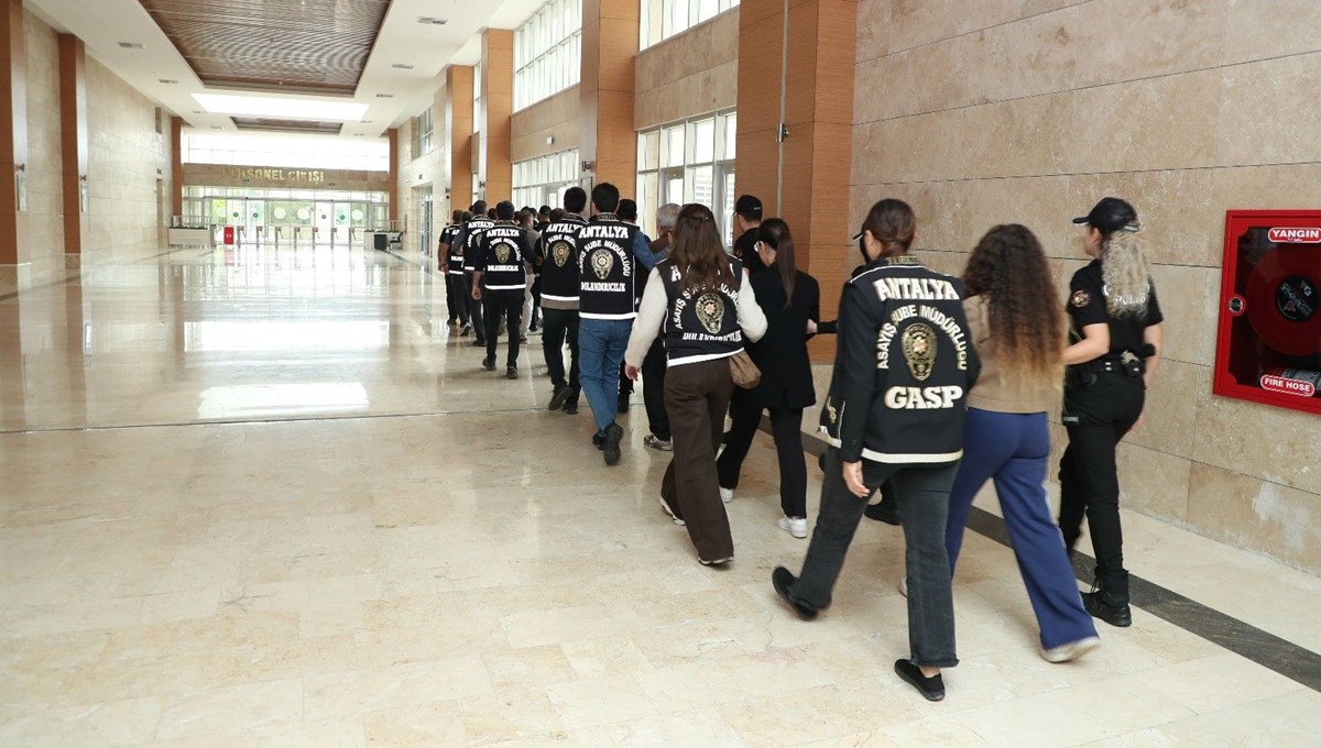 Antalya'da masaj salonlarına operasyon