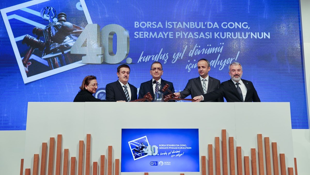 Borsa İstanbul'da gong SPK'nin 40'ıncı yılı için çaldı Borsa İstanbul'da gong SPK'nin 40'ıncı yılı için çaldı