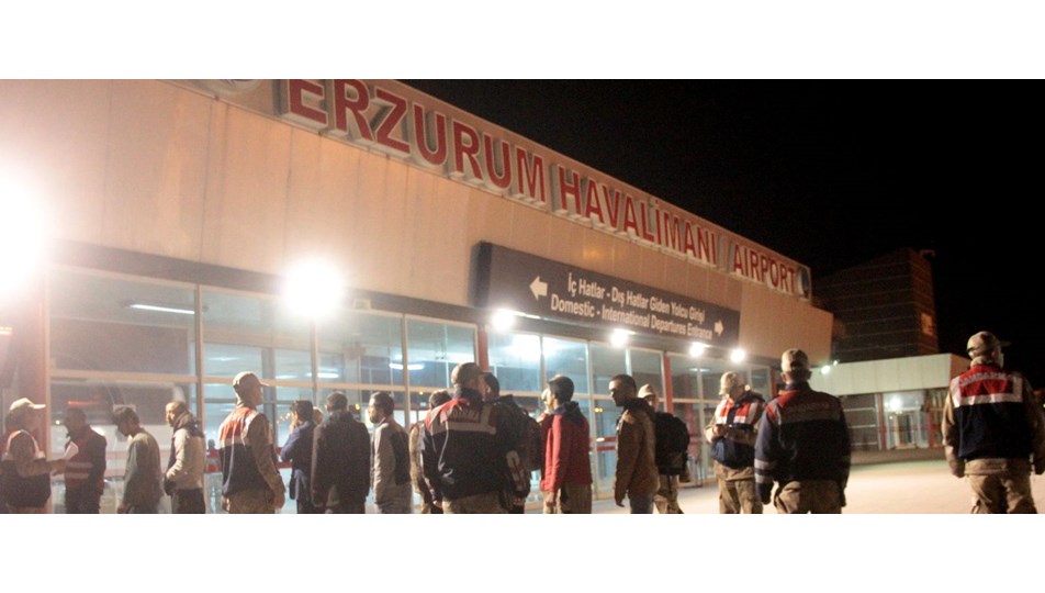 Erzurum'da 227 Afgan göçmen sınır dışı edildi
