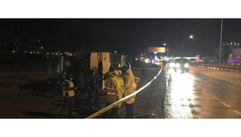 Yalova Da Otobus Devrildi 12 Yarali Ntv