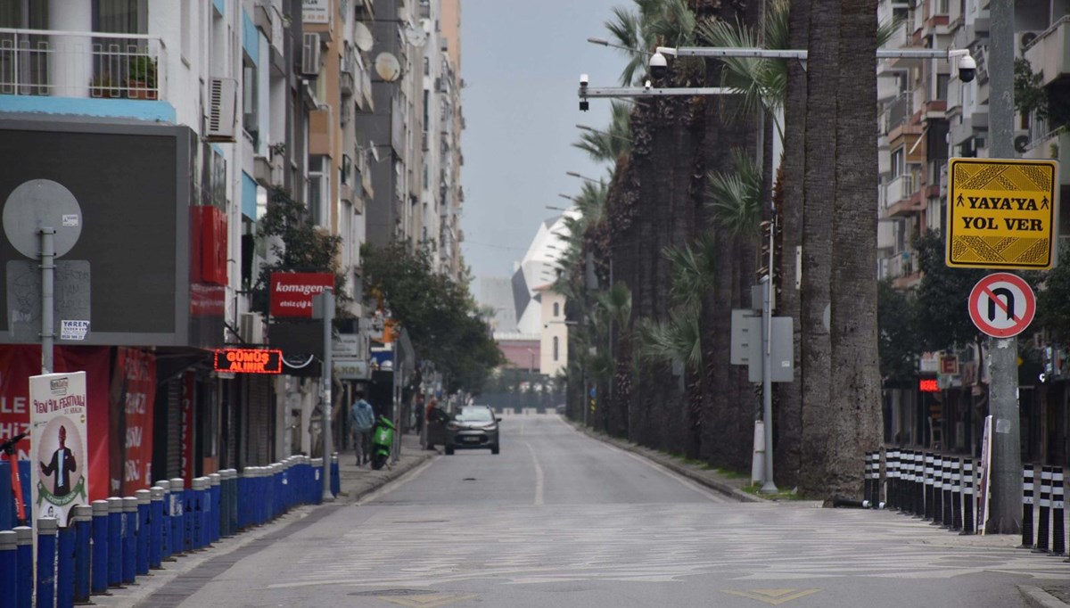 İzmir'de yeni yılın ilk günü sessizlik hakim