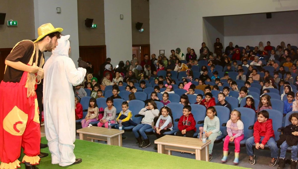 Çocuklar Pamuk ile Kömür oyunuyla eğlendi