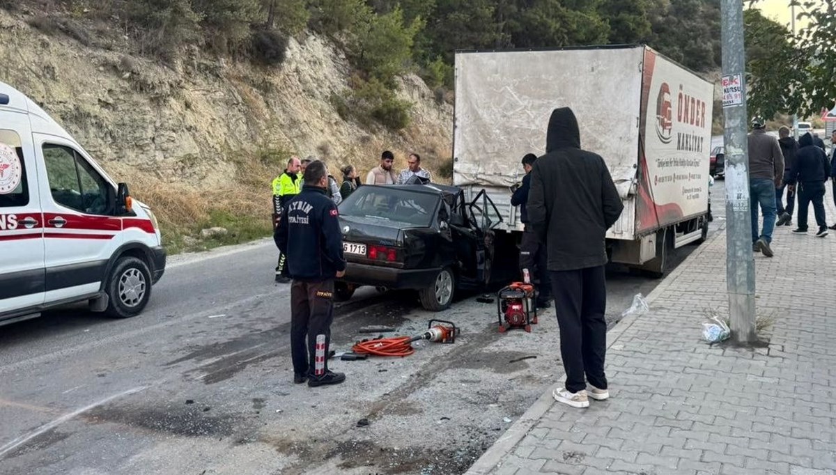 Kuşadası'nda feci kaza: Bir ölü, dört yaralı Kuşadası'nda feci kaza: Bir ölü, dört yaralı