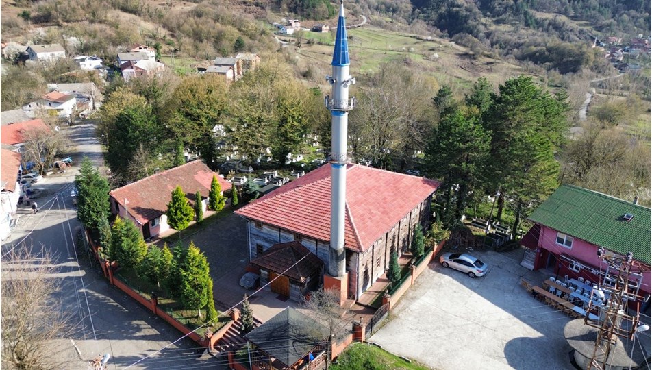 Zonguldak'taki çivisiz cami 200 yıldır hizmet veriyor
