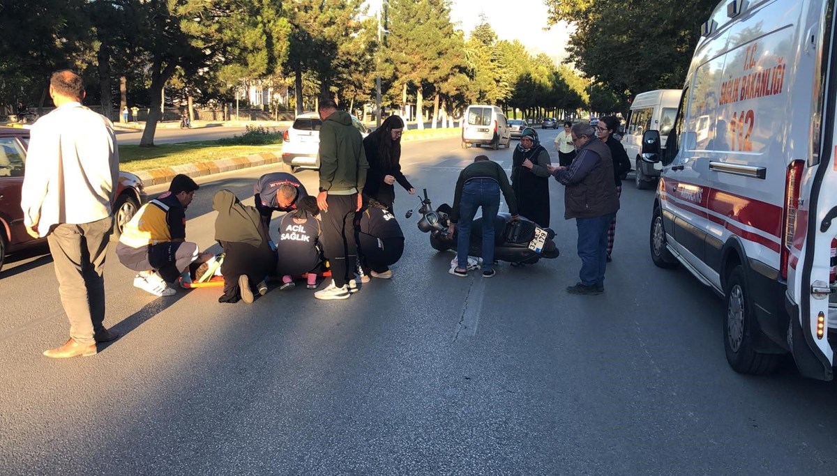 Kaza sonrası yola savruldu