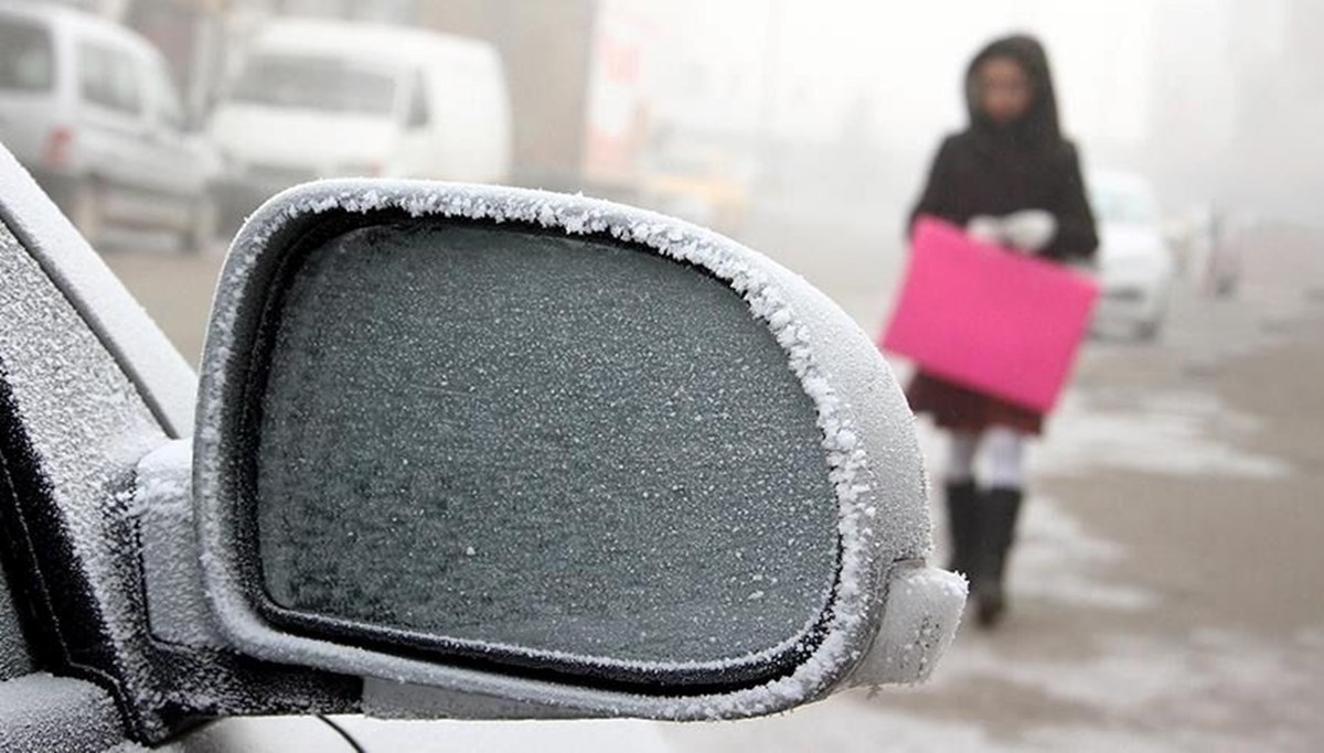 Arabanızın dikiz aynasına poşet takmayı hiç denediniz mi? Meğerse bu işe yarıyormuş