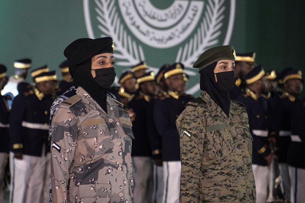 Suudi Arabistan tarihinde bir ilk: Kadın askerler ilk kez askeri geçit törenine katıldı - 2