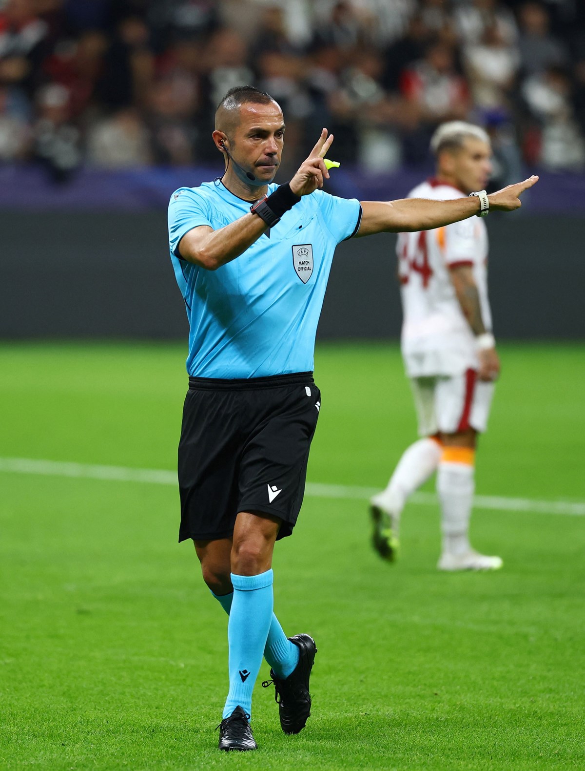 Frankfurt-Galatasaray maçının hakemi Marco Guida.