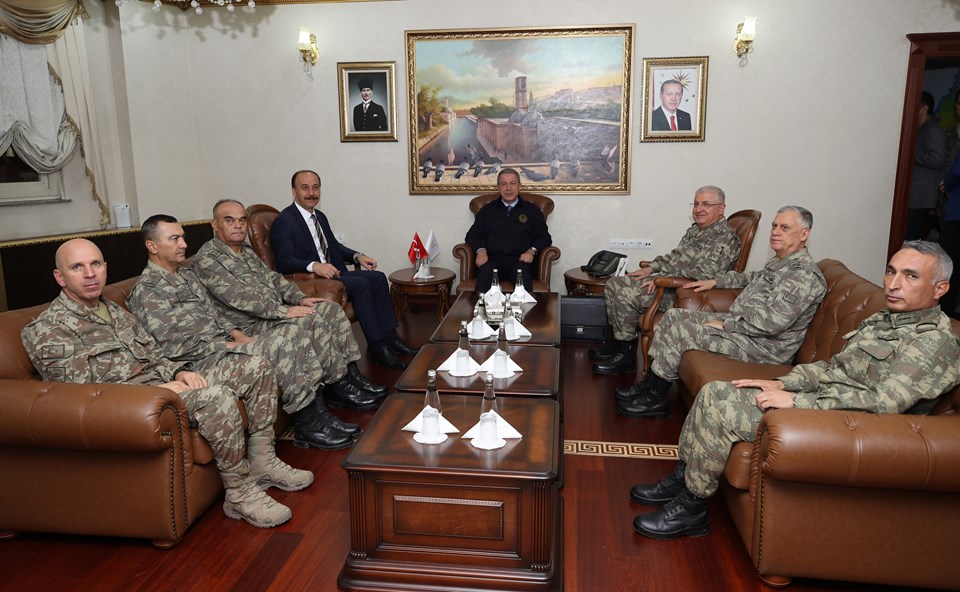 Milli Savunma Bakanı Akar askerlere seslendi: Her an her şey olabilir - 3