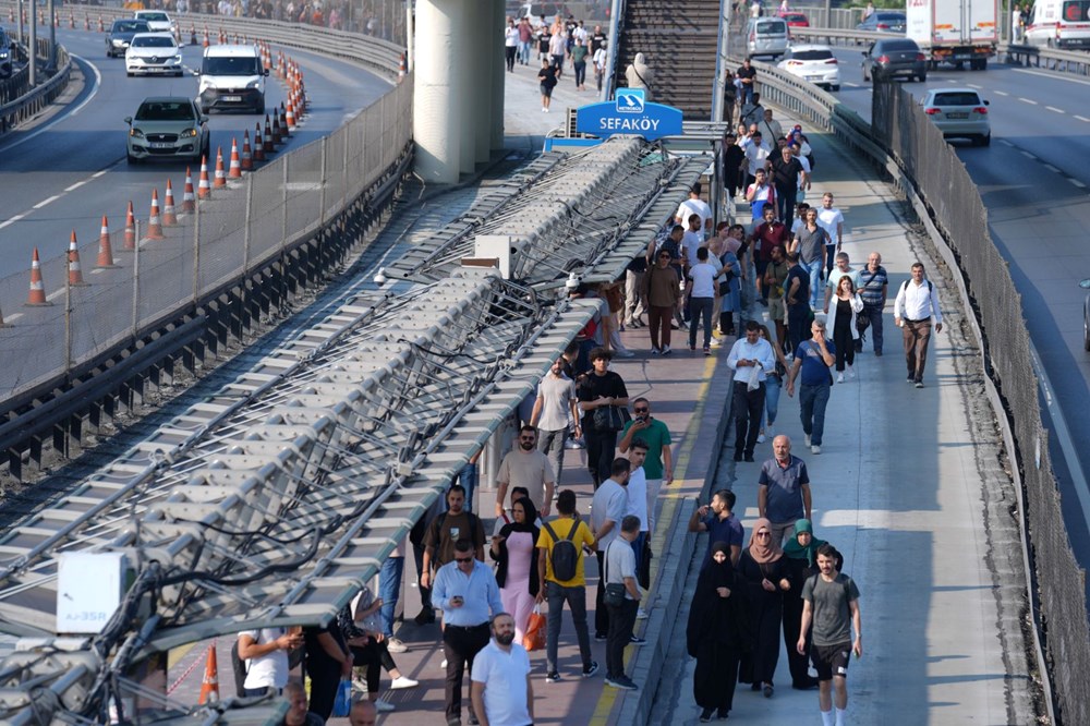 SON DAKİKA HABERİ: Küçükçekmece'de metrobüs kazası: 1 ölü, 4'ü ağır 35 yaralı - 16