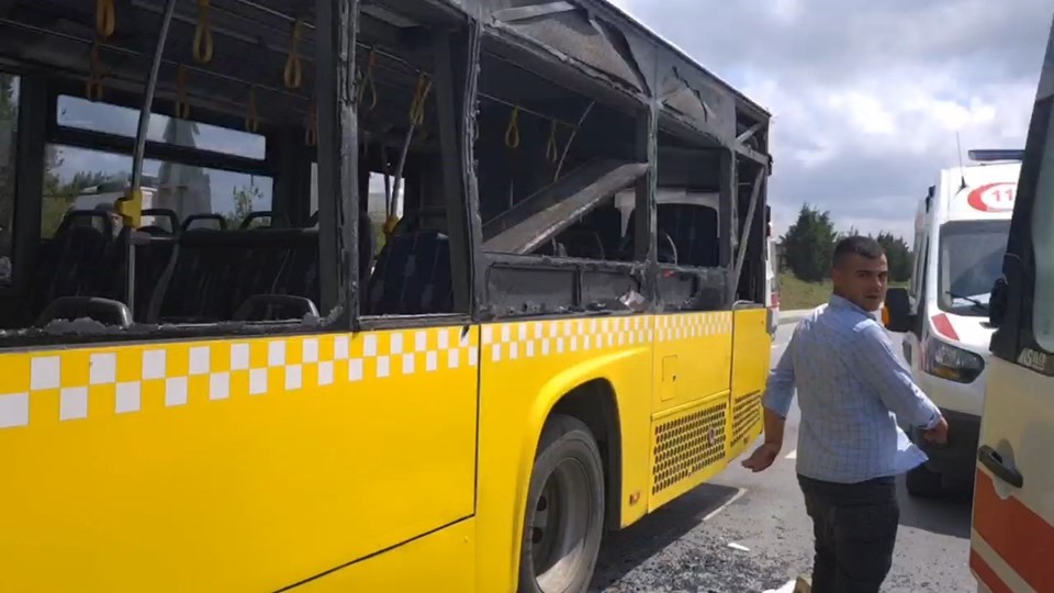 Kamyondaki demirler İETT otobüsüne düştü: Çok sayıda yaralı - 1