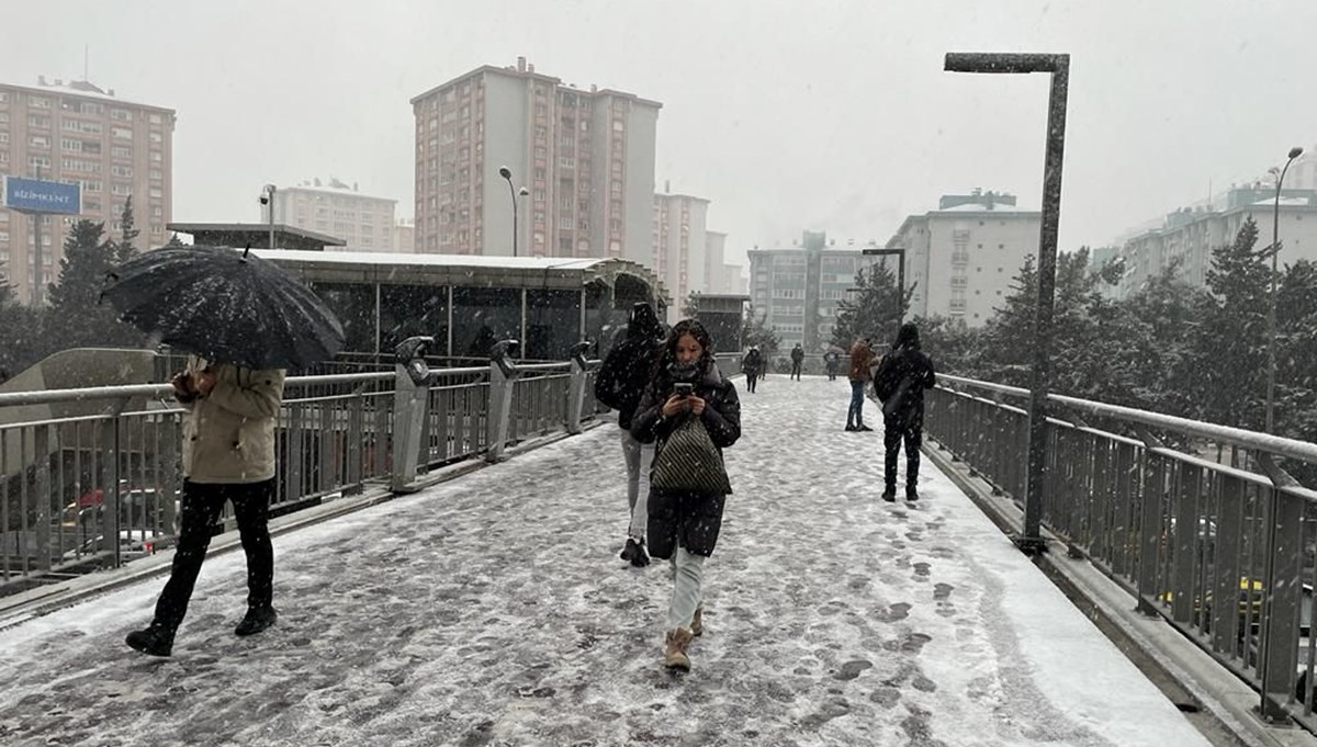 Beklenen kar İstanbul'a geldi