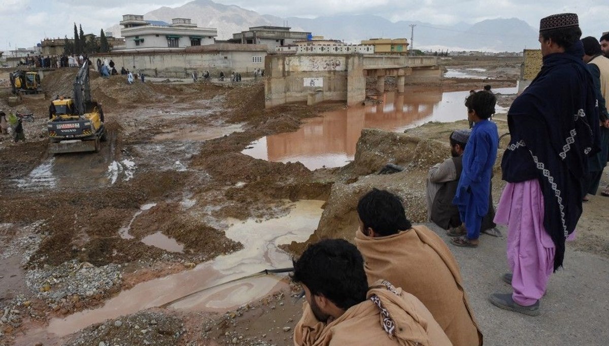 Pakistan'da şiddetli yağışlarda ölenlerin sayısı 55'e çıktı Pakistan'da şiddetli yağışlarda ölenlerin sayısı 55'e çıktı