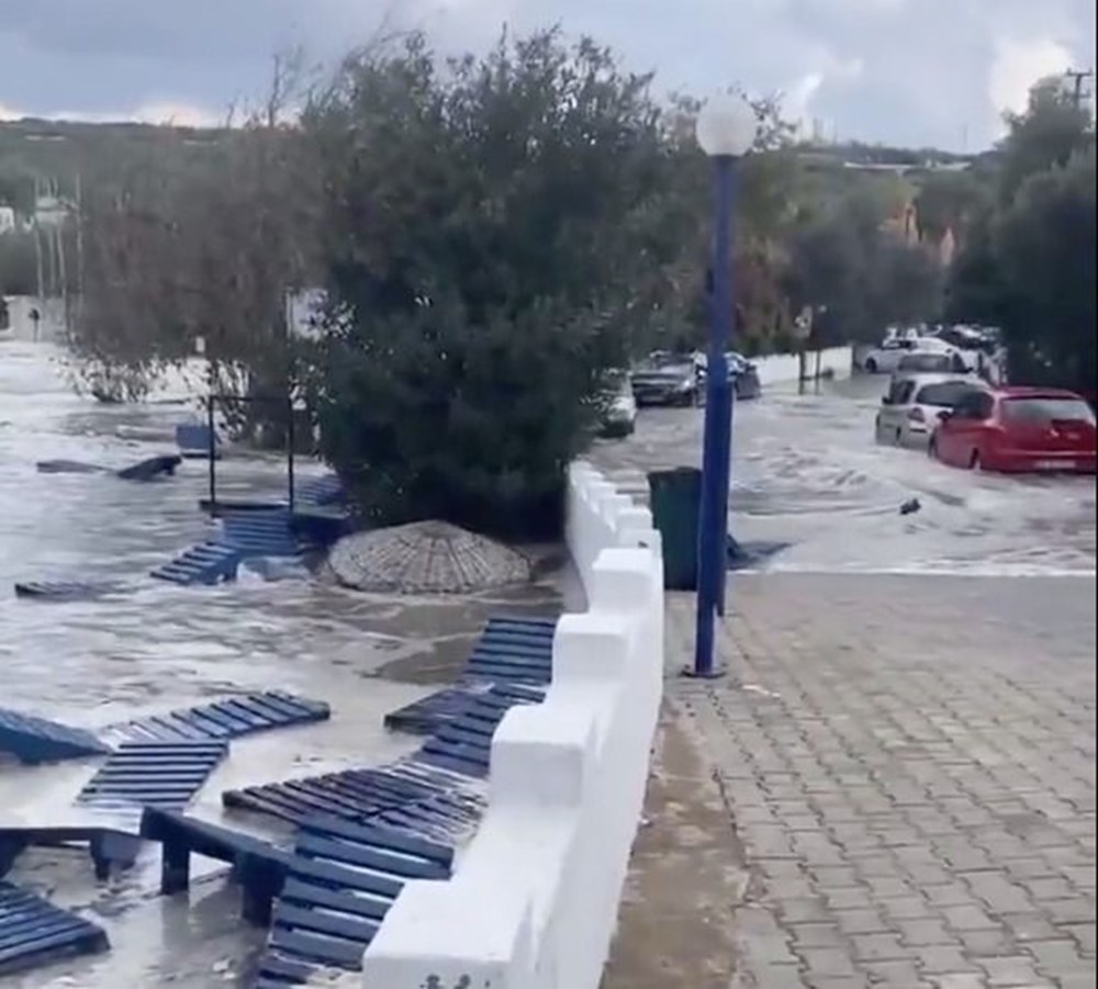 Seferihisar'da tsunami: Sokakları deniz suyu bastı - 6