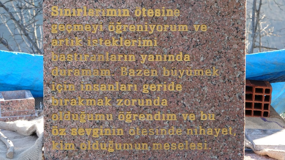 Ceren Özdemir'in mezar taşına sosyal medya hesabındaki paylaşımı yazıldı - 1