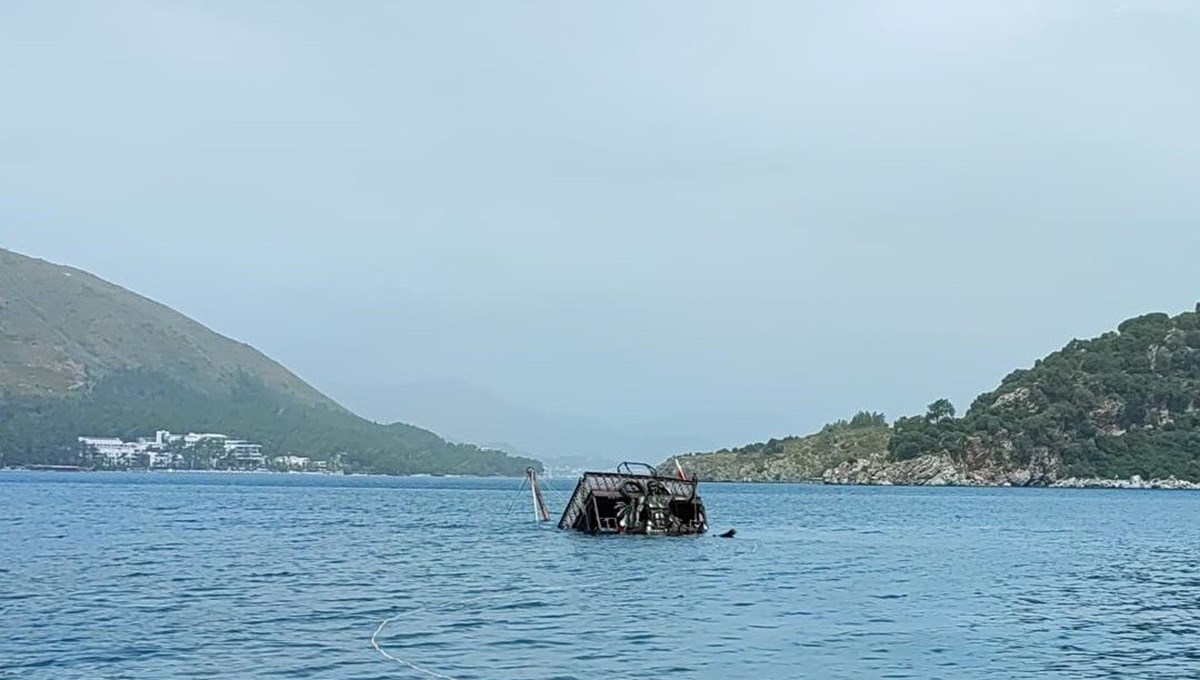 Marmaris'te gezi teknesi battı Marmaris'te gezi teknesi battı